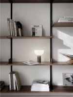 Billede af New Works Kizu Portable Table Lamp Ø: 18 cm - Gris Du Marais / White Acrylic