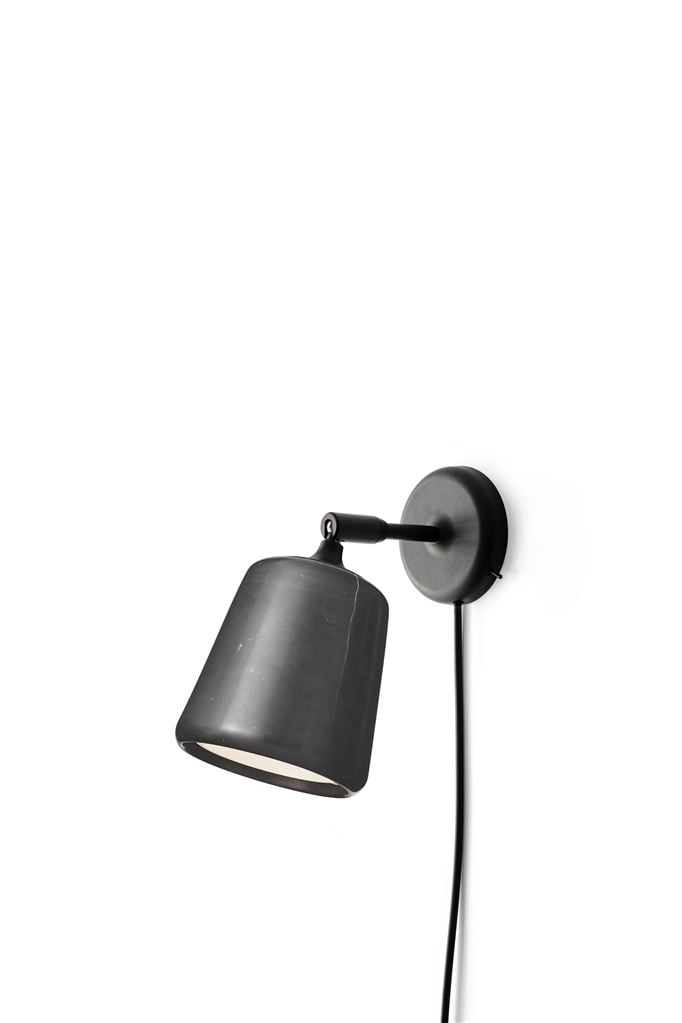 Billede af New Works Material Wall Lamp - Black Marble/Black base 