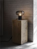 Billede af New Works Karl-Johan Table Lamp - Black Marquina/Smoked Glass