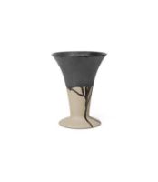 Billede af Ferm Living Flores Vase H: 23 cm - Sand/Black OUTLET