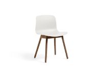 Billede af HAY AAC ECO 12 About A Chair SH: 46 cm - Lacquered Solid Walnut/ECO White