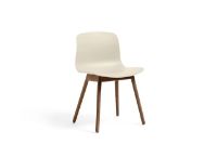 Billede af HAY AAC ECO 12 About A Chair SH: 46 cm - Lacquered Solid Walnut/ECO Cream