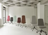 Billede af Normann Copenhagen Off Chair Lav m. Hjul H: 100,8 cm - Aluminium/Ultra Leather Brick