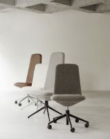 Billede af Normann Copenhagen Off Chair Lav H: 100,8 cm - Aluminium/Hallingdal 0100