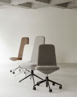 Billede af Normann Copenhagen Off Chair Lav m. Hjul H: 100,8 cm - Black/Hallingdal 270