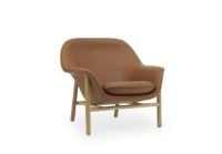Billede af Normann Copenhagen Drape Lounge Chair Low Oak H: 85 cm - Ultra Leather Brandy