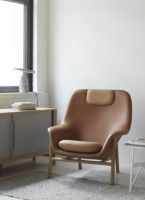 Billede af Normann Copenhagen Drape Lounge Chair High Oak H: 103 cm - 
Ultra Leather Brandy / Ultra Leather Camel