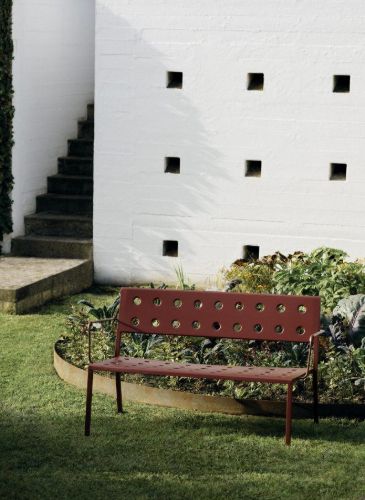 HAY Balcony Lounge Bench W. Arm L: 121,5 cm - Iron Red