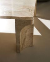 Billede af GUBI Doric Coffee Table Rectangular 140x80 cm - Neutral White Travertine 