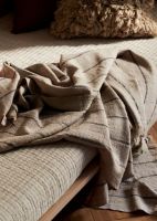 Billede af Ferm Living Calm Blanket 120 x 180 cm - Camel/Black  OUTLET