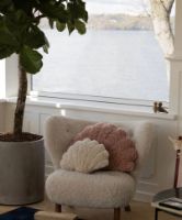 Billede af Natures Collection Shell Cushion of New Zealand Sheepskin Short Wool Small 35x50 cm - Coral Rose