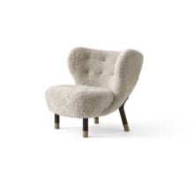 Billede af &Tradition Little Petra VB1 Lounge Chair Limited Edition SH: 40 cm - Oiled Walnut/Sheepskin Moonlight/Brass