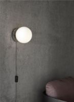 Billede af Audo Copenhagen TR Bulb Table/Wall Lamp Ø: 20 cm - Matte Opal/Grå Marmor UDSTILLINGSMODEL