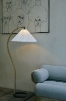 Billede af GUBI Timberline Floor Lamp H: 151 cm - Eg/Birk 