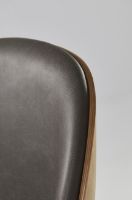 Billede af GUBI Beetle Dining Chair Conic Base SH: 43,5 cm - Black Chrome Base/Veneer Shell/Soft Leather Gray
