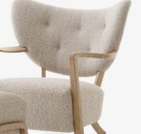 Billede af &Tradition Wulff ATD2 Lounge Chair inkl. Pouf SH: 41 cm - Oiled Oak / Karakorum 003 KAMPAGNETILBUD