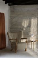 Billede af &Tradition Wulff ATD2 Lounge Chair inkl. Pouf SH: 41 cm - Oiled Oak / Karakorum 003 KAMPAGNETILBUD