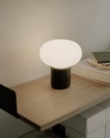 Billede af New Works Karl-Johan Portable Table Lamp H: 18 cm - Cold Black