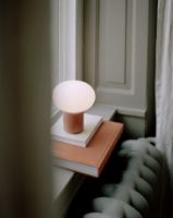 Billede af New Works Karl-Johan Portable Table Lamp H: 18 cm - Earth Red