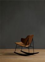 Billede af Audo Copenhagen The Penguin Rocking Chair SH: 42 cm - Natural Oak/Leather Cognac