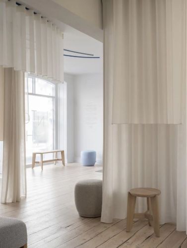 Blomus KUON Pouf Højde: 45 cm - Bouclé/Desert