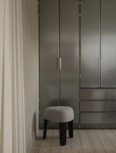 Blomus KUON Stool H: 45 cm - Shitake/Black