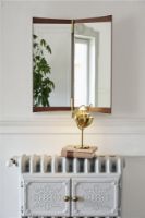 Billede af GUBI Vanity Wall Mirror 2 58,2x69 cm - American Oiled Walnut/Brass