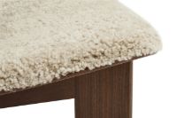 Billede af HAY Chisel Lounge Chair Polstret SH: 39 cm - Lacquered Walnut/Sheepskin Mohawi 21