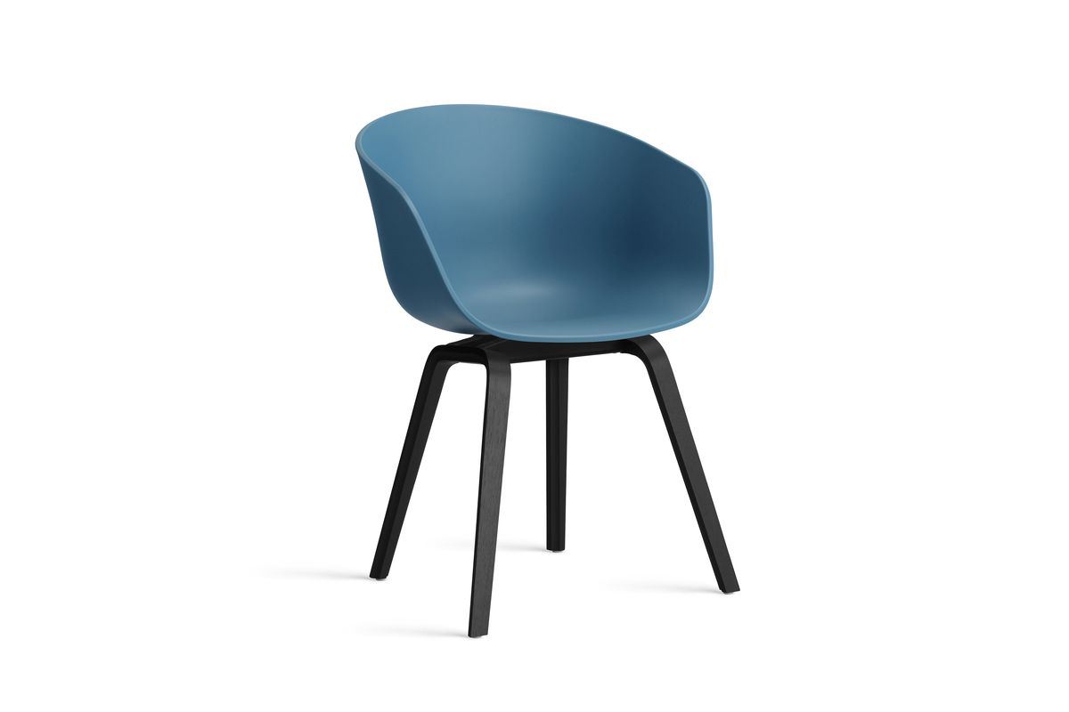 Billede af HAY AAC 22 About A Chair SH: 46 cm - Black Lacquered Oak Veneer/Azure Blue