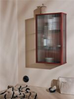 Billede af Ferm Living Haze Wall Cabinet 60x35 cm - Reeded Glass/Oxide Red