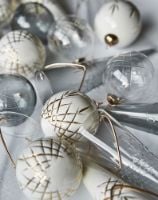Billede af Frederik Bagger Crispy Christmas Glass Ball Ø: 6,5 cm - Dark/Røget