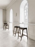 Billede af Sibast Furniture No 7 Barstol Høj H: 75 cm - Eg Hvidolie/Sort Læder 