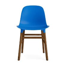 Billede af Normann Copenhagen Form Stol SH: 44cm - Valnød/Lys Blå