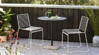 Billede af HAY Hee Dining Chairs + Terrazzo Table Havemøbelsæt - Hvid/Grå