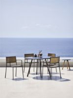 Billede af Cane-line Outdoor Area Spisebord + Less Stole m. Armlæn Havemøbelsæt - Lava Grey/Natural