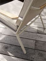 Billede af Vipp Outdoor 716 Open-Air Coffee Table + Open-Air Lounge 713 Chair - Teak/Beige