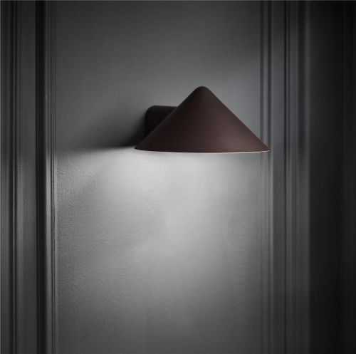 Frandsen Grasp Wall Lamp Ø: 17 cm - Matt Beetroot