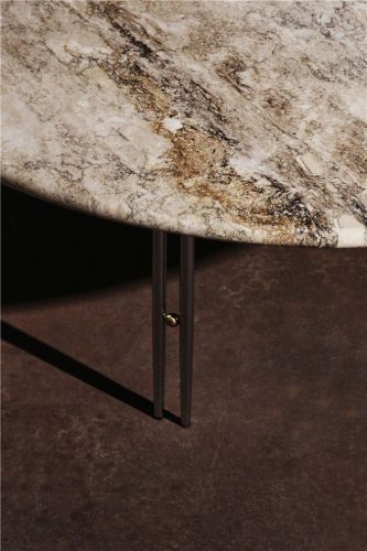 GUBI IOI Coffee Table Round Ø: 100 cm - Black Semi Matt/Brass Sphere/Rippled Beige 