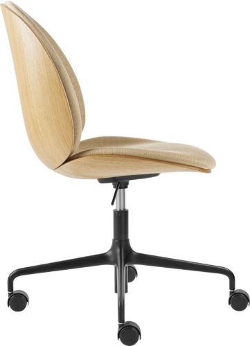 GUBI Beetle Meeting Chair 4-Star w. Castors - Black/Beige Sunday Dedar/Oak Veneer