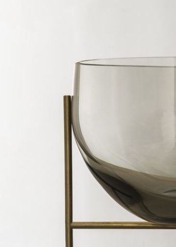 Audo Copenhagen Échasse Bowl Large Ø: 29,5 cm - Brass/Green Smoked Glass