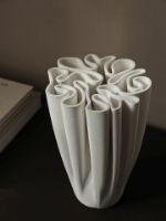 Billede af Ferm Living Dedali Vase H: 25,5 cm - Off-White FORUDBESTIL: SLUT AUGUST 2024