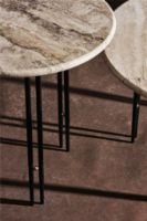 Billede af GUBI IOI Coffee Table Round Ø: 70 cm - Black Semi Matt/Brass Sphere/Rippled Beige 