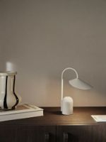 Billede af Ferm Living Arum Portable Lamp H: 30 cm - Cashmere FORUDBESTIL: SLUT AUGUST 2024