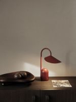Billede af Ferm Living Arum Portable Lamp H: 30 cm - Oxide Red FORUDBESTIL: SLUT JULI 2024 