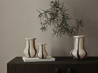 Billede af Ferm Living Riban Vase Medium H: 19 cm - Glass/Cream FORUDBESTIL: START AUGUST 2024