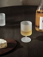 Billede af Ferm Living Ripple Wine Glass Set of 2 Ø: 7,5 cm - Frosted Glass