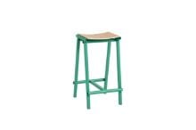 Billede af HAY Taburete 8 Bar Stool Low - Soft Jade Powder Coated Base/Lacquered Oak Veneer FORUDBESTIL: MIDT DECEMBER 2024