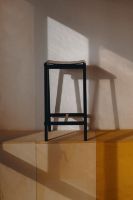 Billede af HAY Taburete 8 Bar Stool Low - Black Powder Coated Base/Black Lacquered Oak Veneer