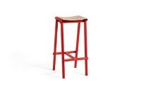 Billede af HAY Taburete 8 Bar Stool High - Signal Red Powder Coated Base/Lacquered Oak Veneer