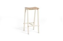 Billede af HAY Taburete 8 Bar Stool High - Eggshell Powder Coated Base/Lacquered Oak Veneer